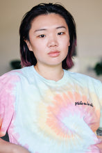Load image into Gallery viewer, 🌈 Pride es la Neta T-Shirt