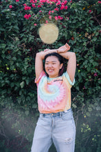 Load image into Gallery viewer, 🌈 Pride es la Neta T-Shirt